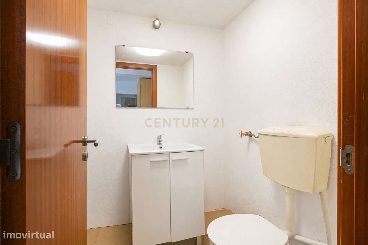 Moradia T4 com piscina e garagem junto às Colinas do Cruzeiro-35