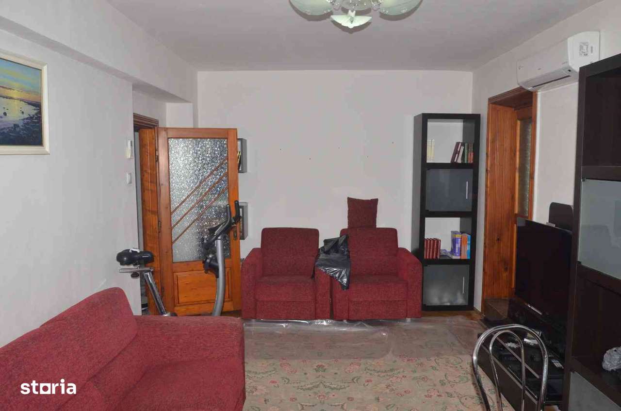 4 Camere Calea București, Piata Centrala din Craiova.-3