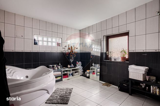 Vilă cu 6 camere de vânzare în Zimandcuz/Arad-14