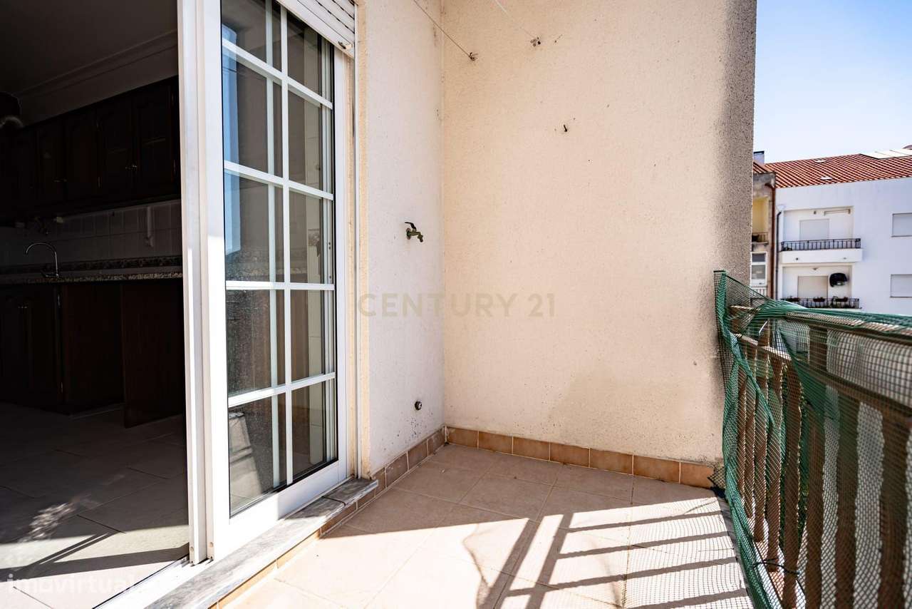Apartamento T3 com elevador e garagem no centro da Lousã-30