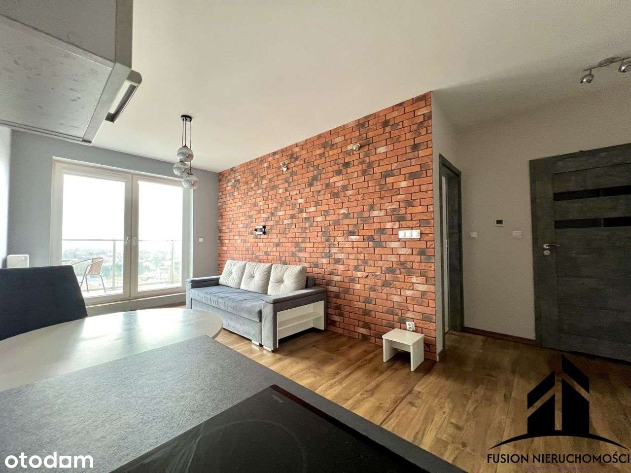 Nowoczesne, w pełni wyposażone mieszkanie z widoki-1