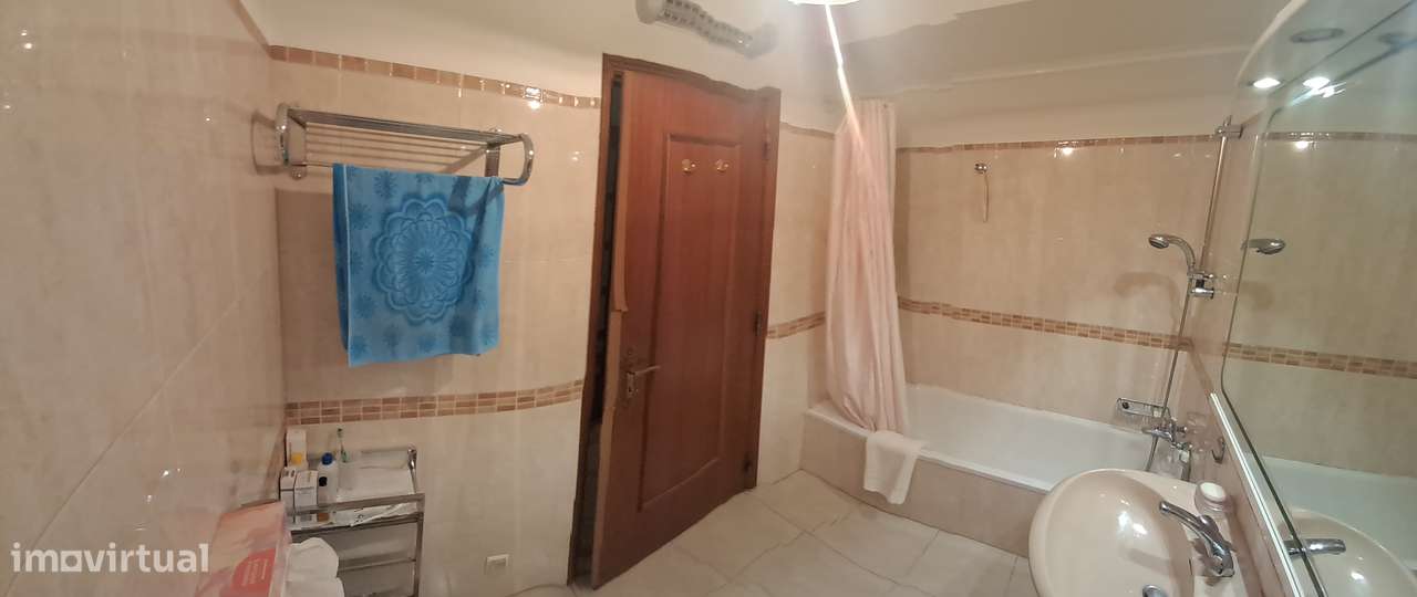 T3 em Prédio de Prestigio nas Laranjeiras com Garagem e Court Ténis-15