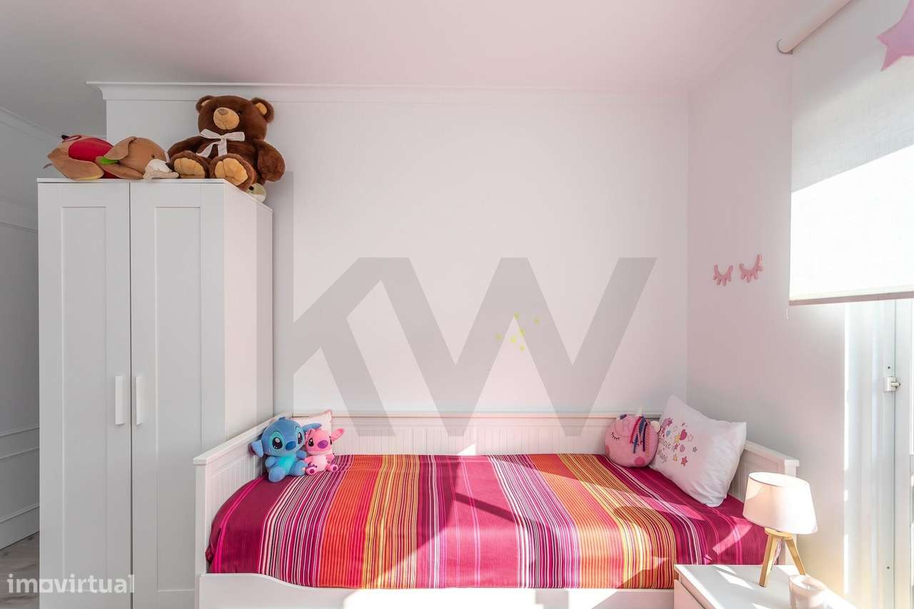 O Seu Novo Refúgio na Avenida de Fitares : T2 renovado e cheio de sol-24