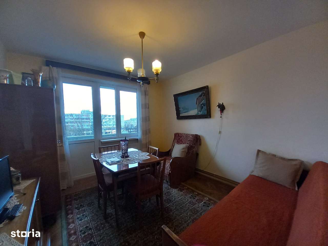 Bd. Unirii - Mc Donald s, apartament 3 camere, decomandat, etajul 2!!-4