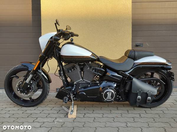 Harley-Davidson Softail Breakout - 6