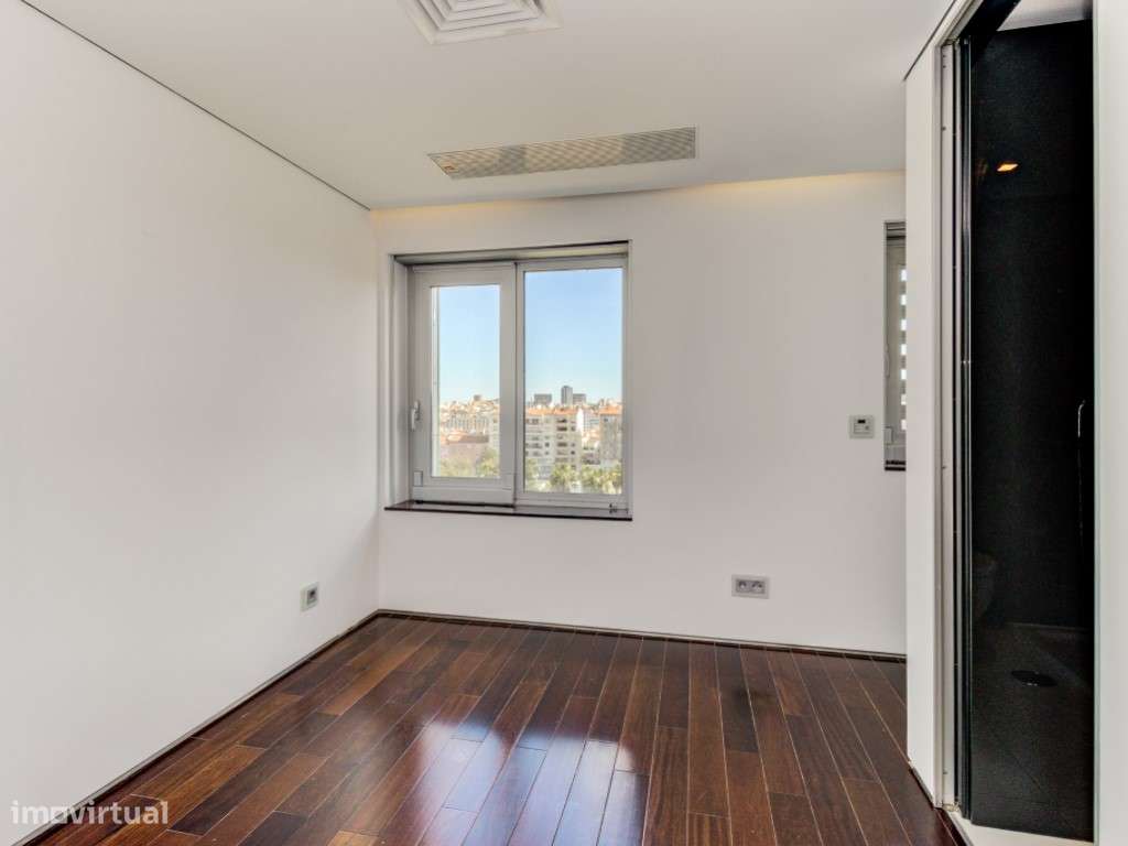 Apartamento T5 + 1 no Condomínio Jardins São Lourenço - Lisboa-32