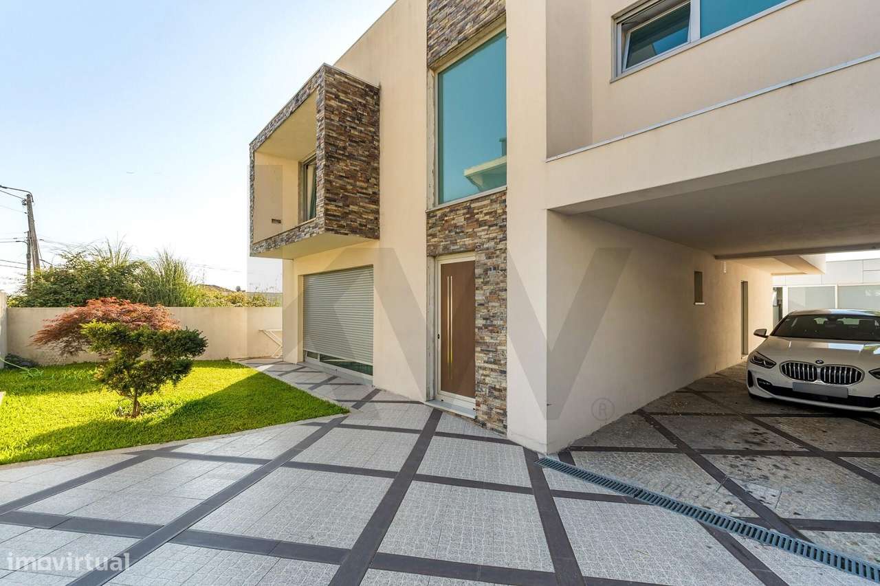 Espaço, Luz e Privacidade | Moradia T3 com 903 m2 de Terreno e Suite e-11
