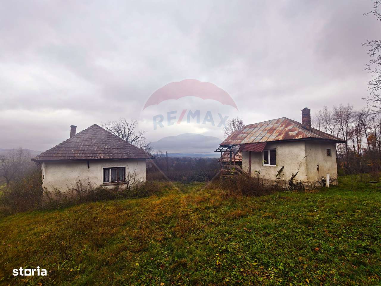 Teren de vânzare Unguraș cu priveliște si anexe - Imagine principală: 5/12