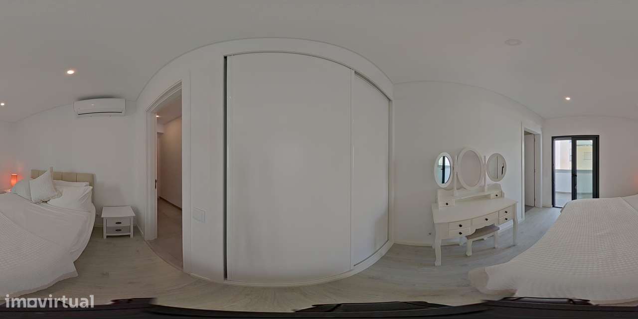 Apartamento T3 Renovado com Vista Mar e Terraço em Armação de Pêra-54