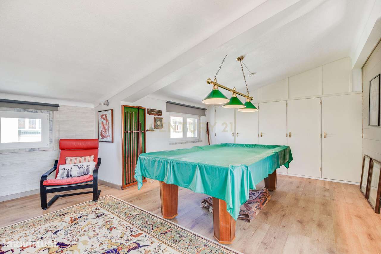 MORADIA T4 COM JARDIM E GARAGEM-37