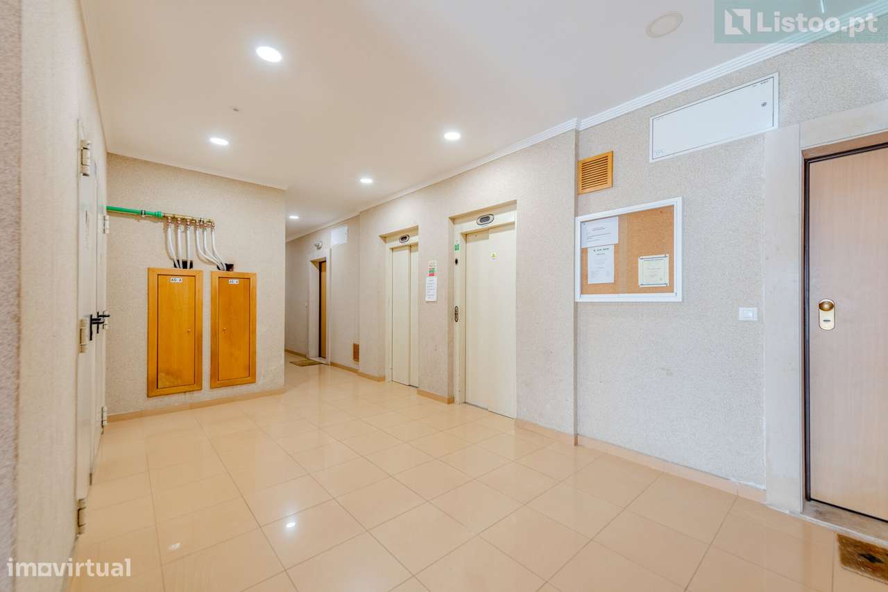 Apartamento T2 com Piscina, Varanda em Portimão-23