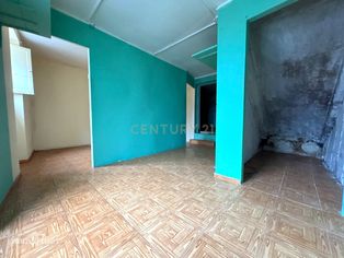 Moradia para restauro a 2km da praia em Lavra, Matosinhos, Porto - Grande imagem: 4/16