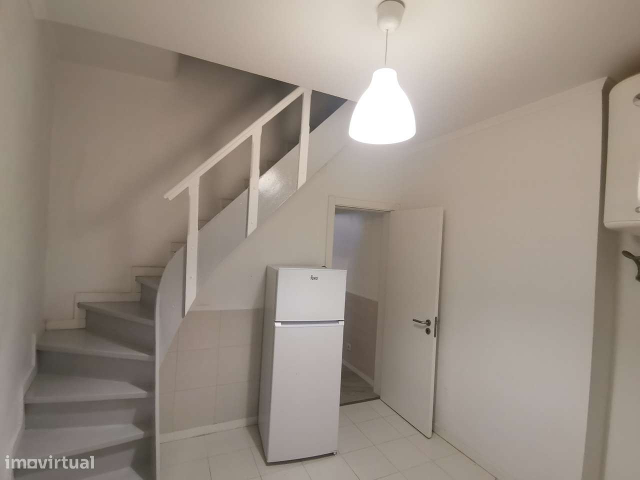 T1 com terraço, cozinha separada, preço acessível - Grande imagem: 3/14