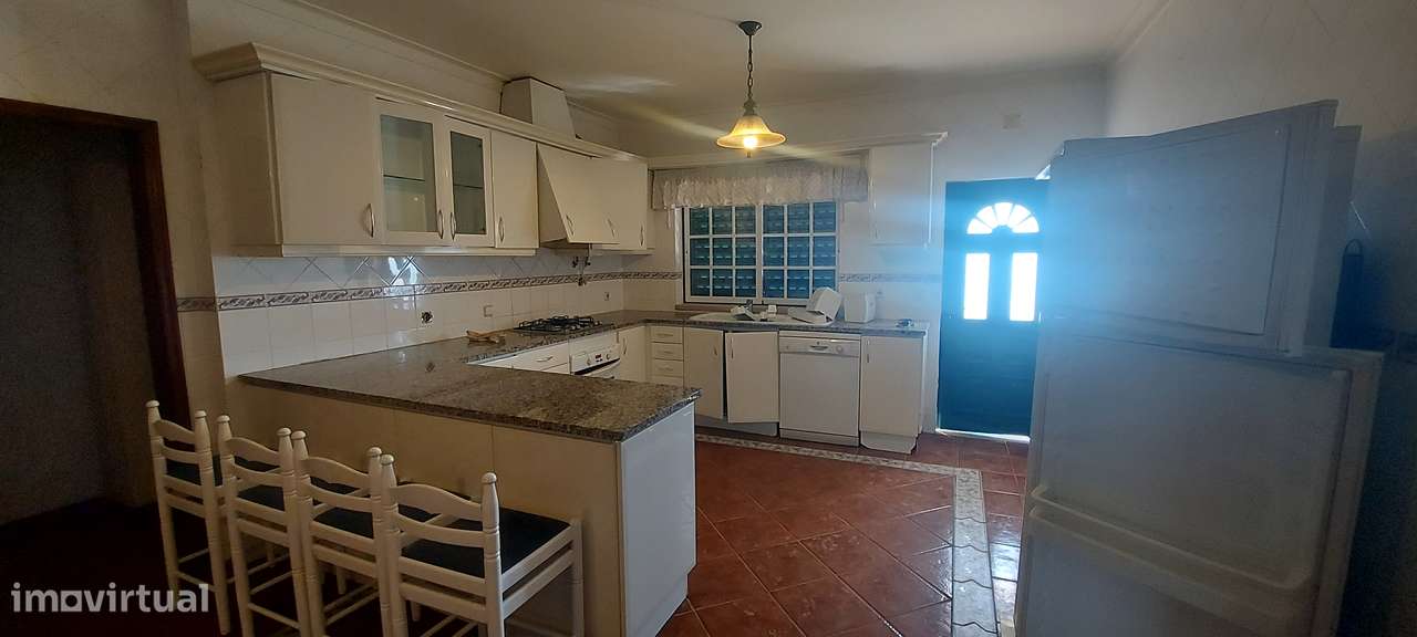 Quintinha T3+1 com sotão aproveitado em Pontével-6