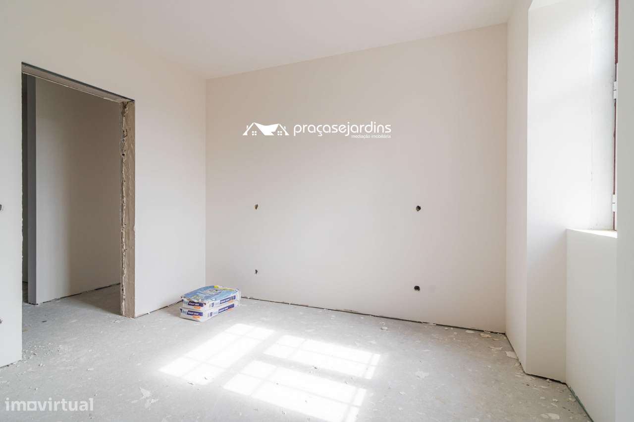 Moradia T3 com História, Conforto Moderno e Proximidade à Praia-23