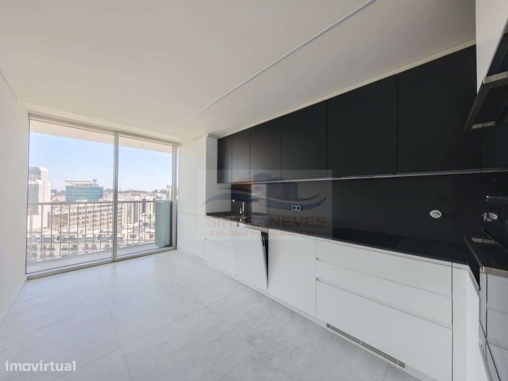 Luxuoso apartamento T2 na Infinity Tower em Campolide - Grande imagem: 3/23