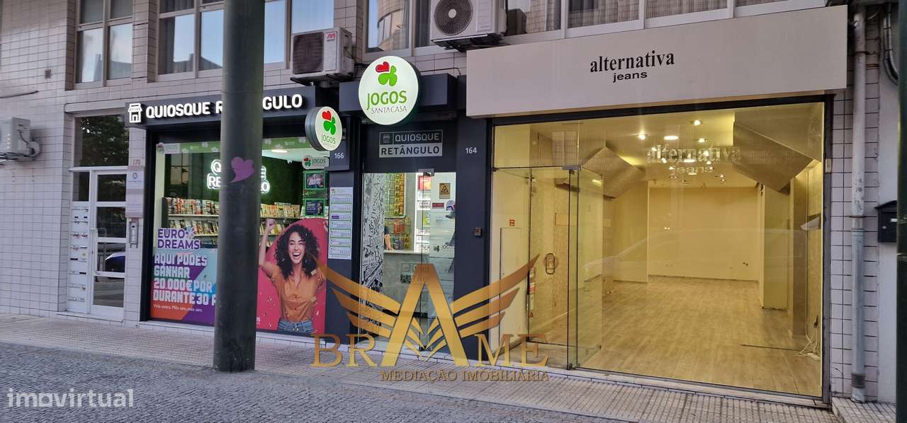 Loja Premium no Centro de Paços de Ferreira – Excelente Visibilidade - Grande imagem: 2/45