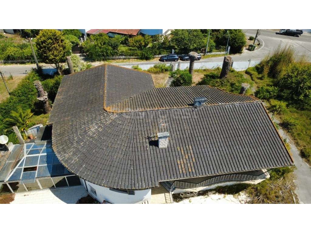 Moradia T5 com piscina totalmente vedada a 800 m da Vila da Tocha - Grande imagem: 2/31