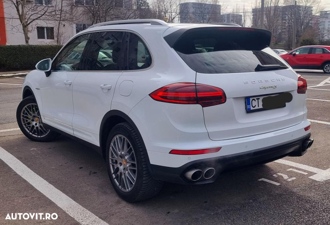 Porsche Cayenne Hybrid 3.0 L S E - 5