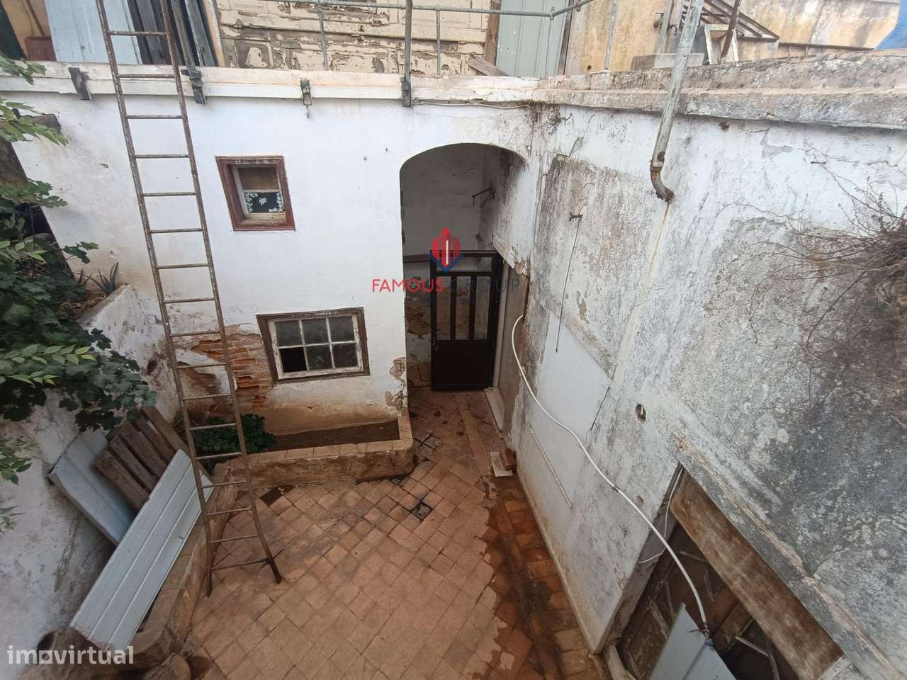 Portimão: Moradia T3 com potencial incrível, Terreno Amplo e...-7