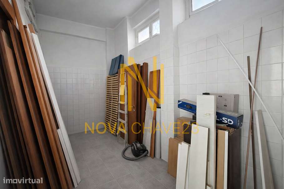 Loja 141m² | 2 Divisões | 2 Wcs | Excelente Potencial de Transformação-5