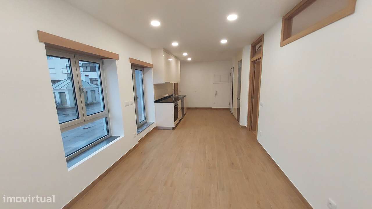 Apartamento T1 com garagem - Centro de Ourém - Grande imagem: 5/17