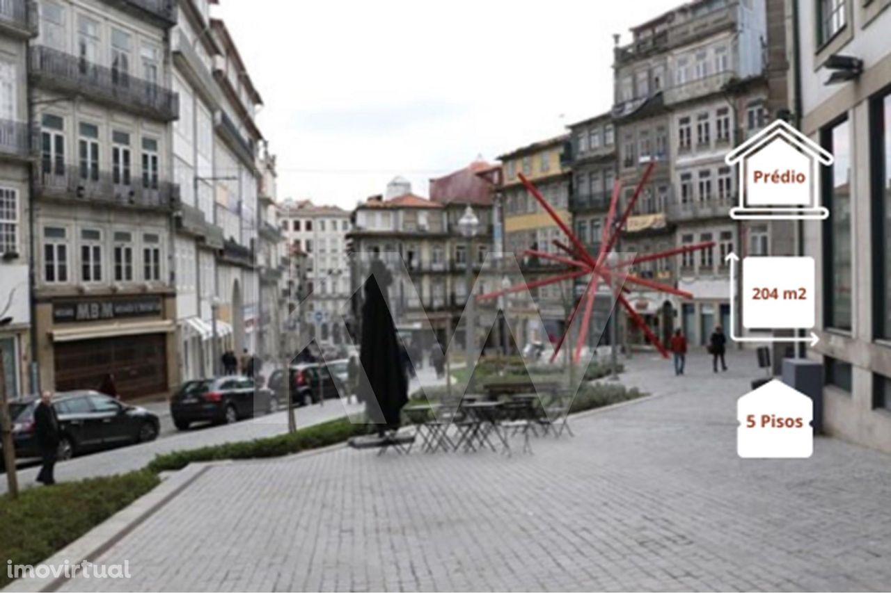 Prédio no Porto - Largo dos Loios - 5 Pisos com Loja - para restauro c