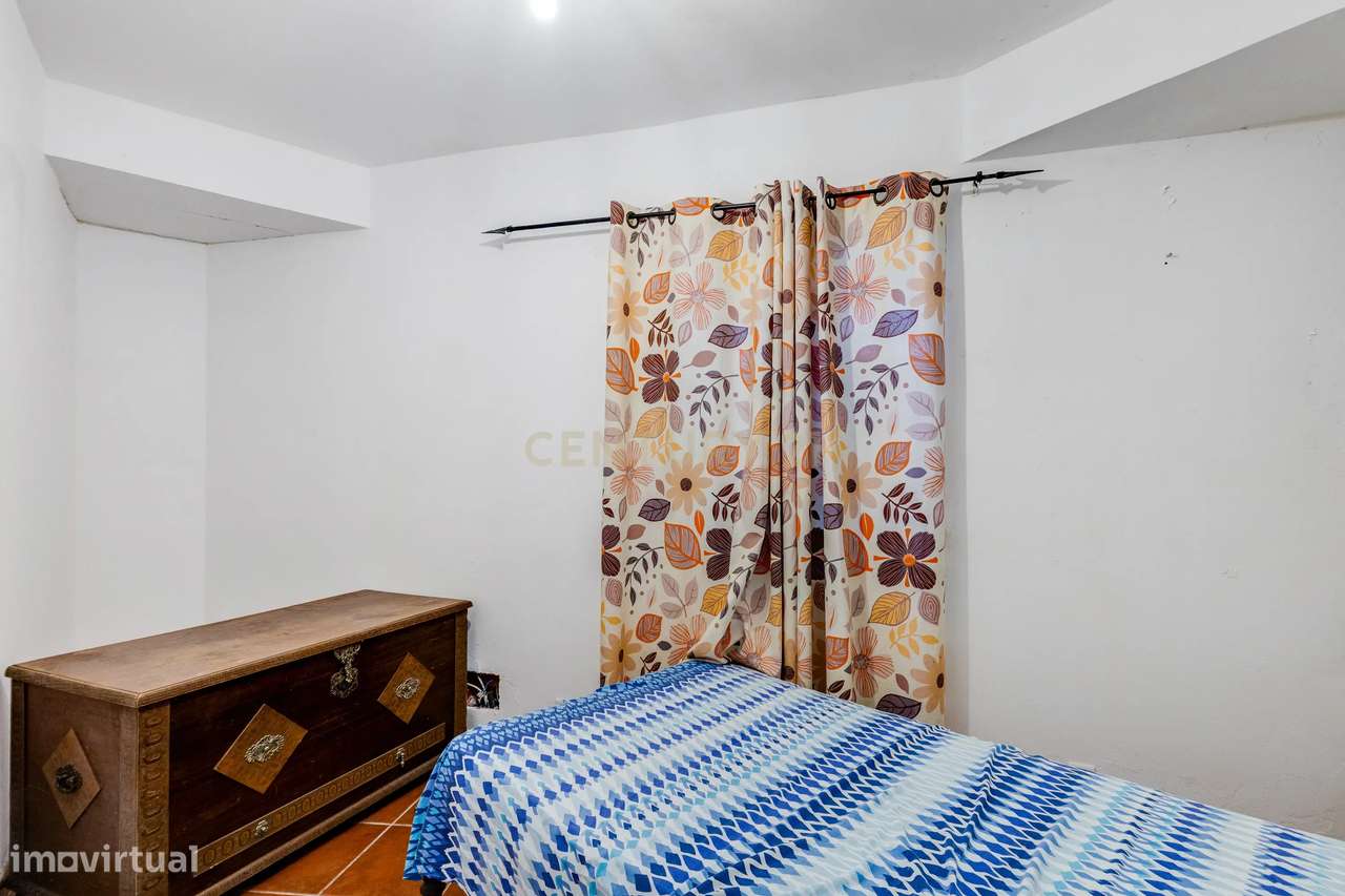 Moradia T5 com Jardim e Vista para o Rio em Venda de São José, Alberga-9