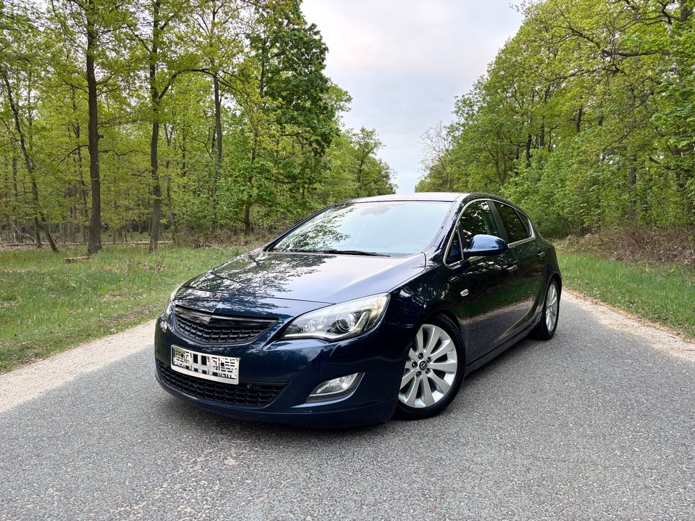 Opel Astra J 2011