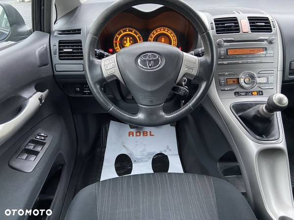 Toyota Auris - 11