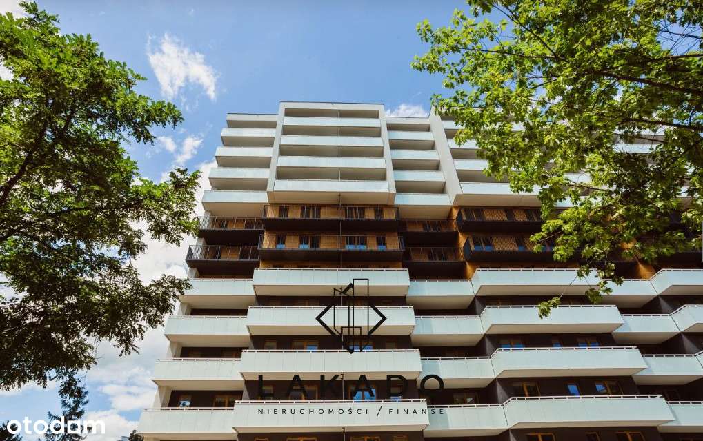 Sunny South Facing Studio with a Balcony!-0