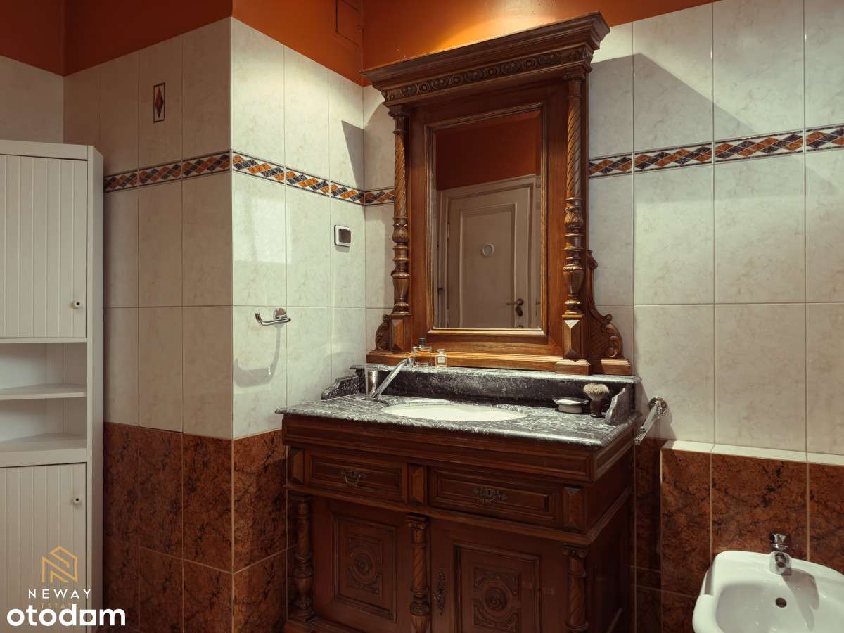 Apartament w modernistycznej kamienicy z balkonem-10