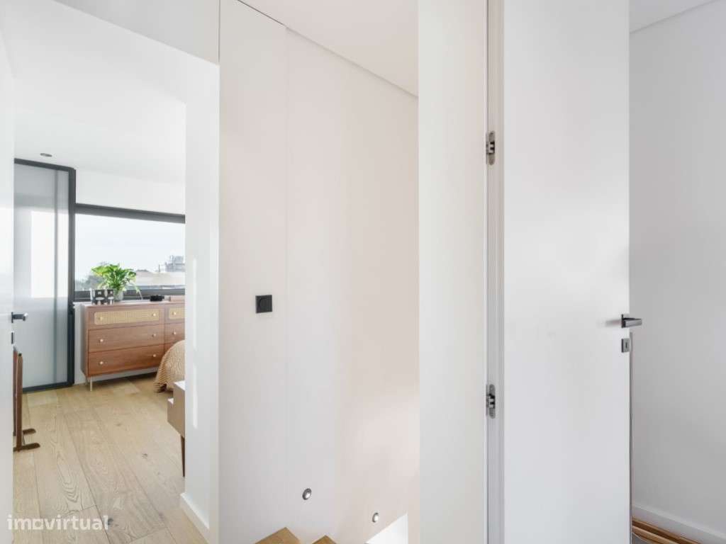 Moradia V3+1 totalmente renovada com vista mar-28