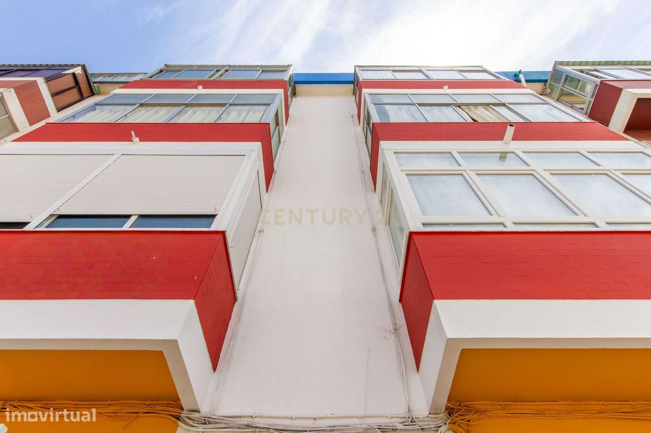 Apartamento T2 em Casquilhos (Alto do Seixalinho) – Barreiro-17