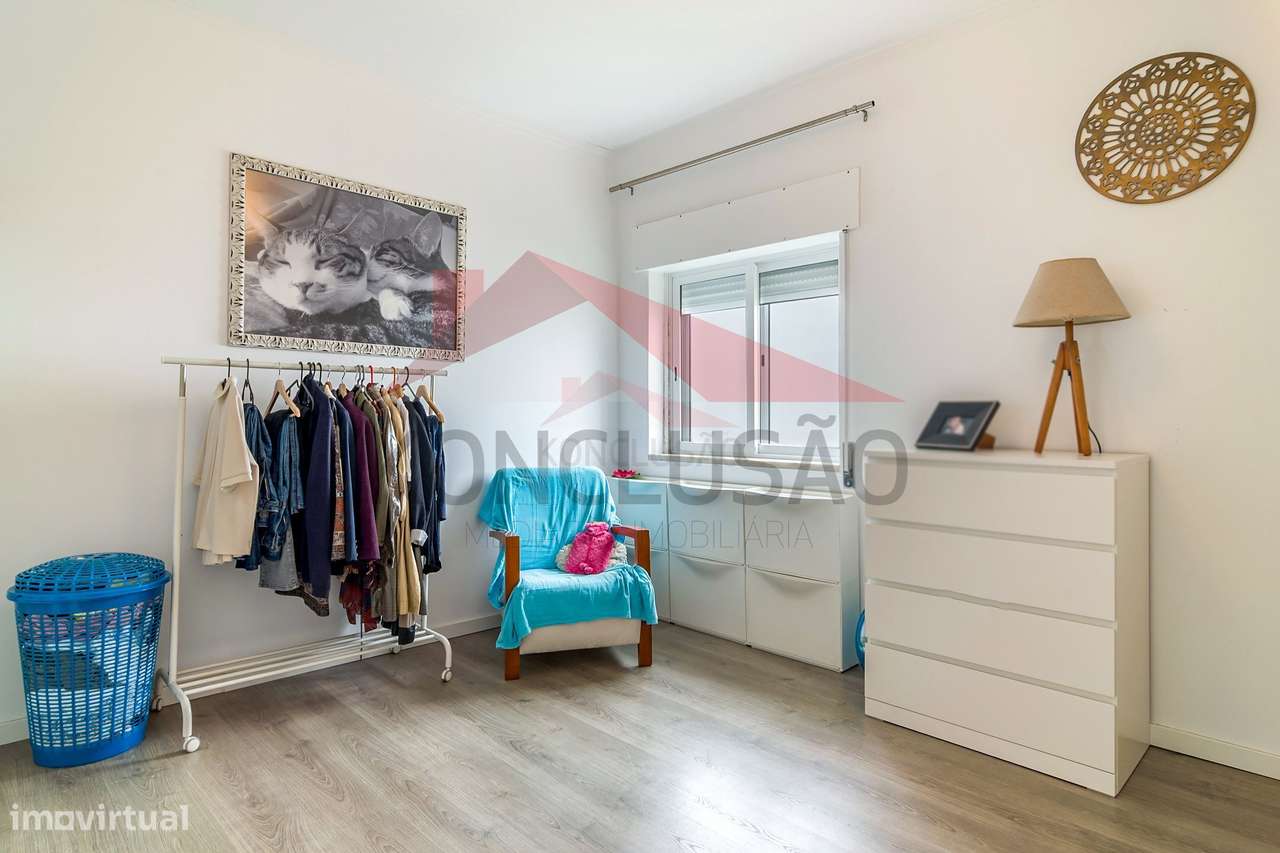 """Apartamento T4 Remodelado com Vista Panorâmica para o Rio Tejo -...-17