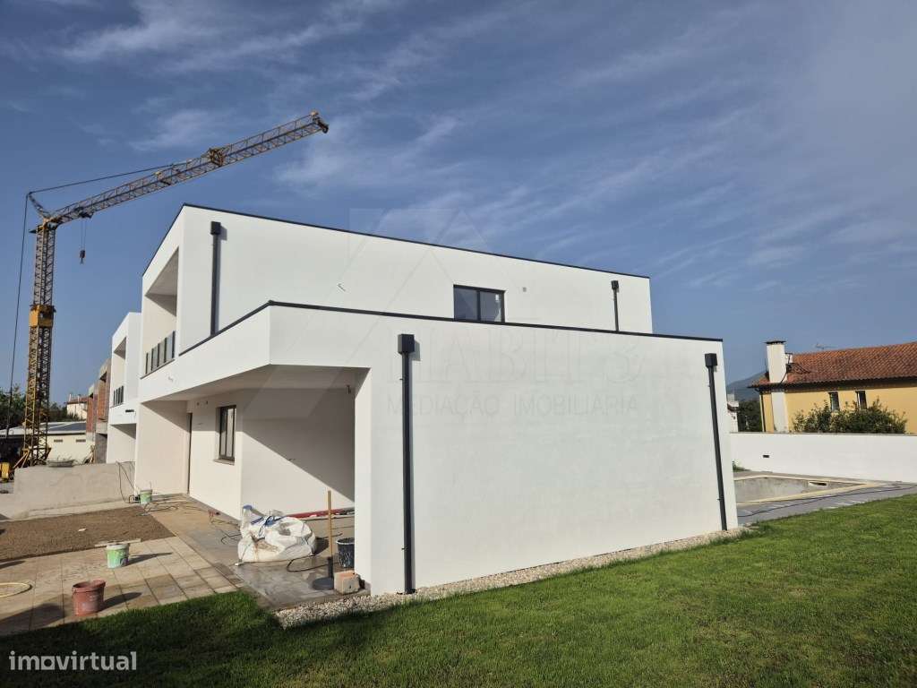 Moradia T3 de Arquitetura Moderna, com piscina - Correlhã, Ponte de...-3