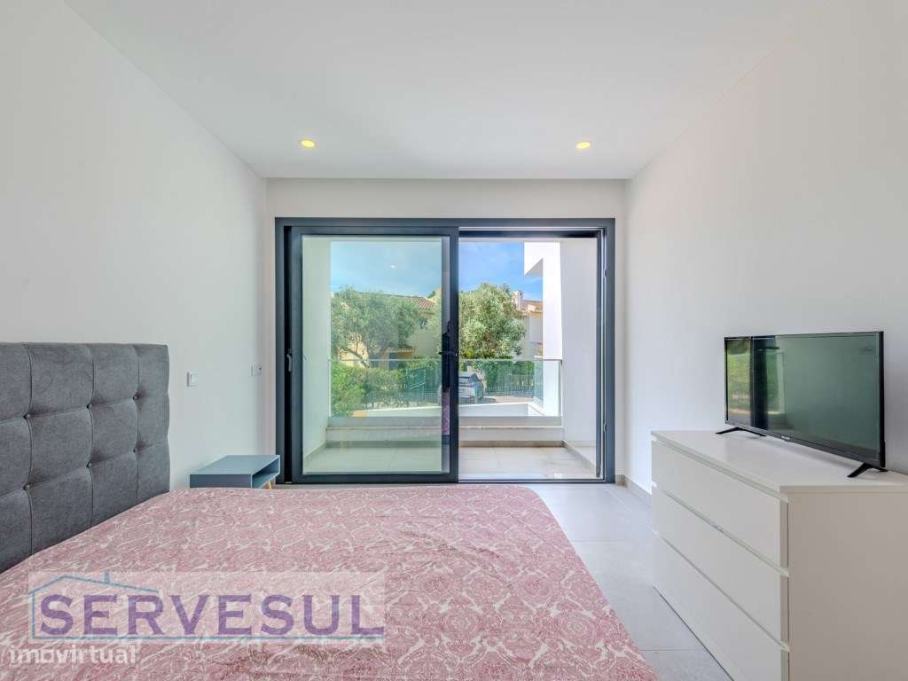 Moradia Moderna Geminada composta por 4 quartos e piscina privada, ...-37