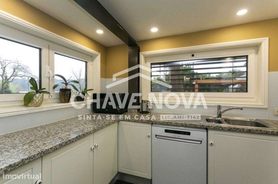 Moradia V3 c/piscina em Melres (vistas de Rio)-10