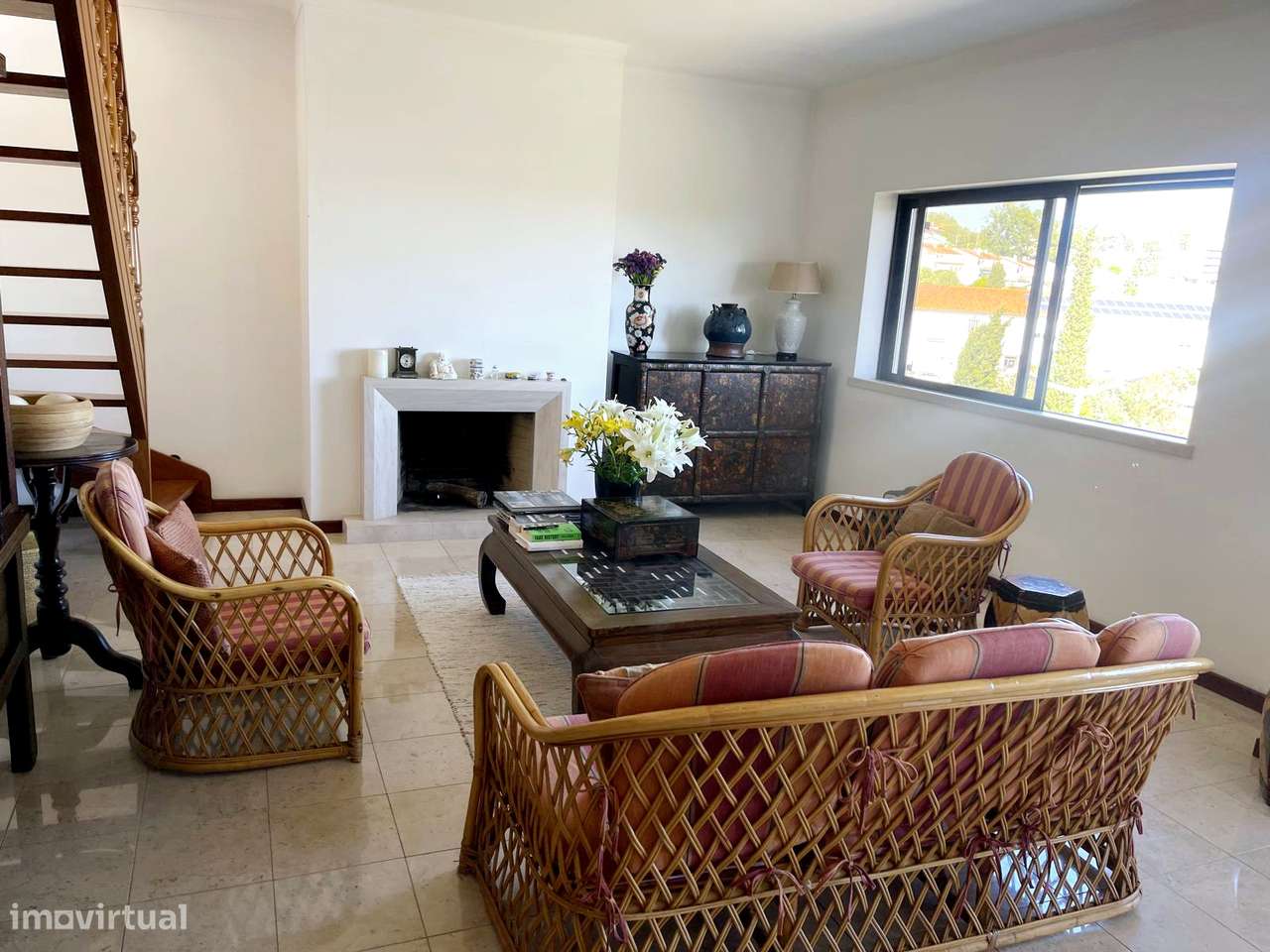 T4 com Estúdio em Bonito Prédio-6