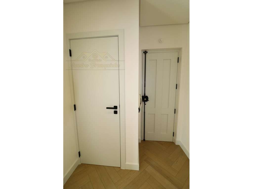 Apartamento RENOVADO(novo) com vista mar-15