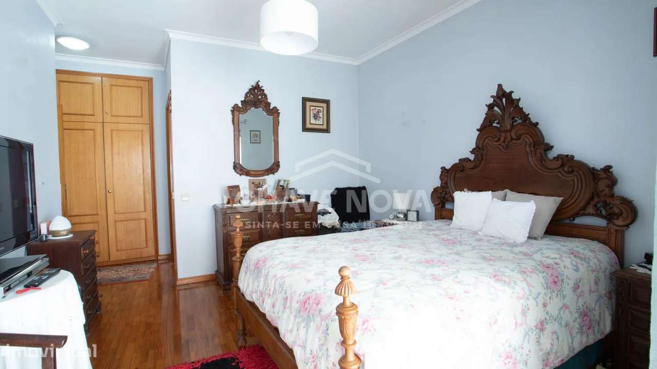 Apartamento T2 c/ varanda em Canelas-17