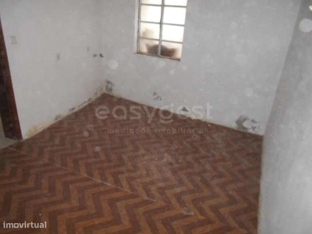 Moradia T2 de 2 pisos à venda em Olival do Forno, Celorico da Beira-7