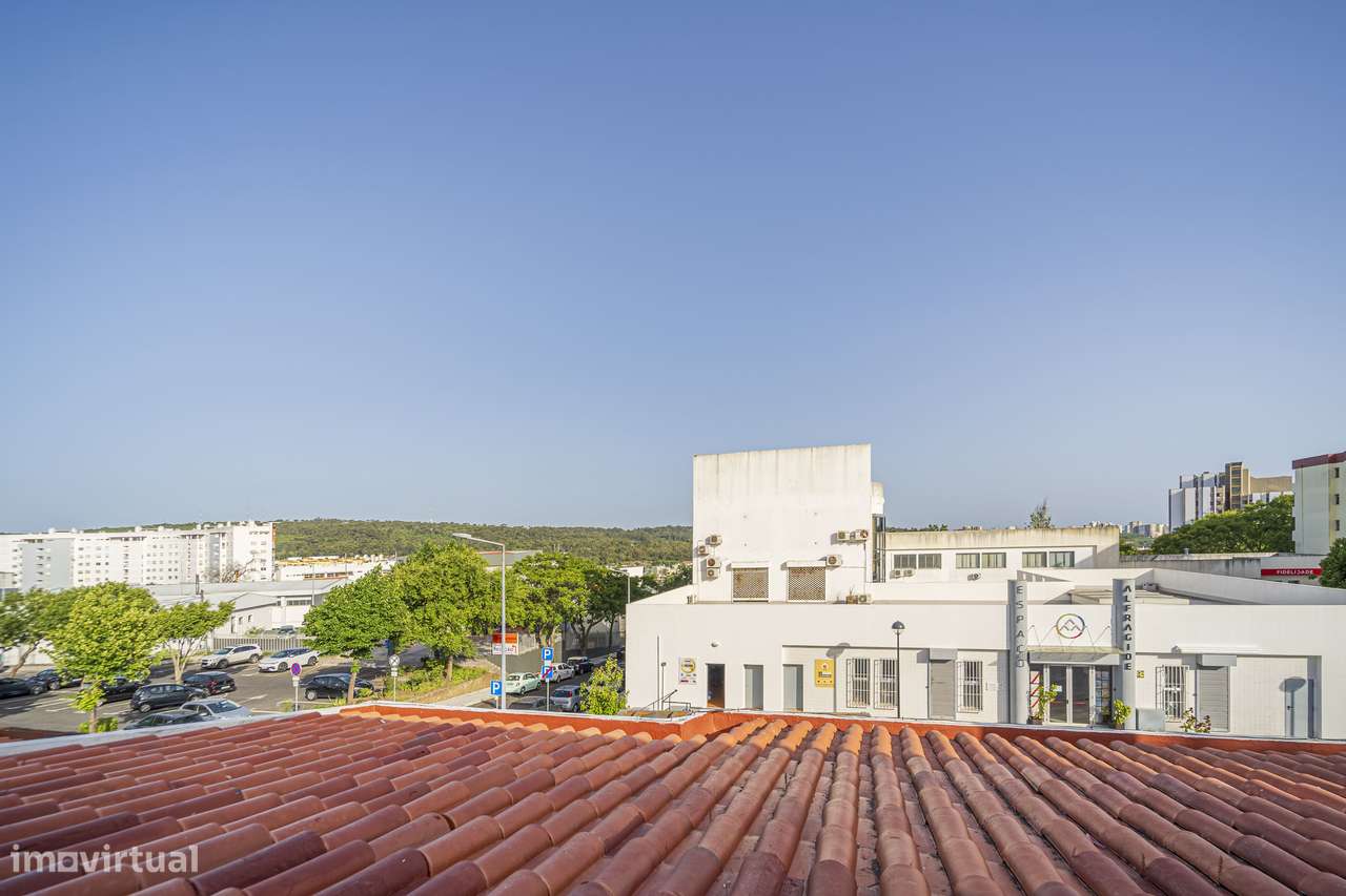 T3 Duplex-Alfragide - Lareira, 3 Casas de Banho, Dispensa e Lavandaria-31