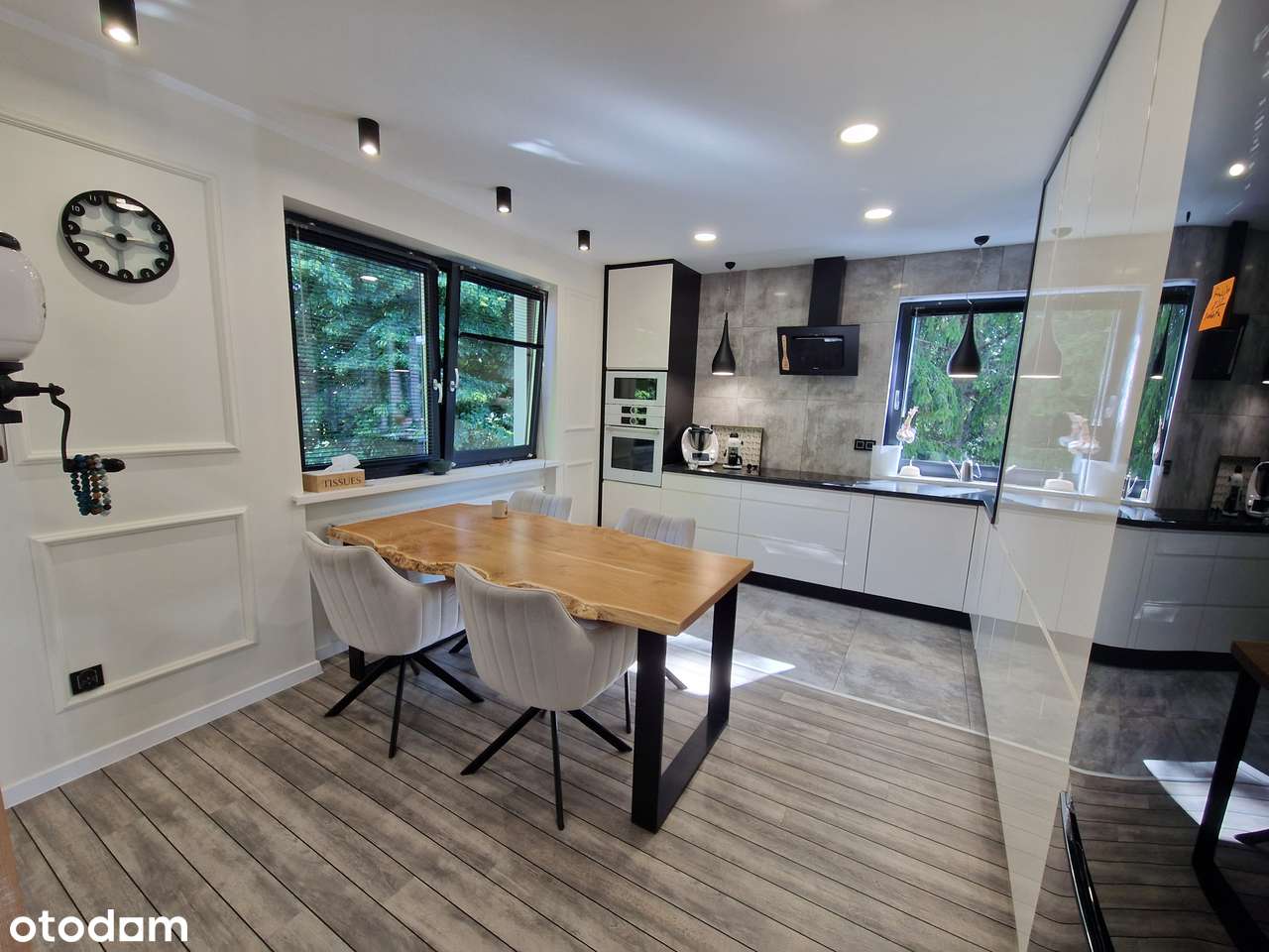 Piękne dwupoziomowe mieszkanie z tarasem i ogrodem-3