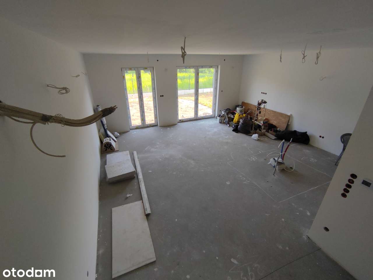 Nowoczesny dom 4 pokoje z garażem i klimatyzacją-11