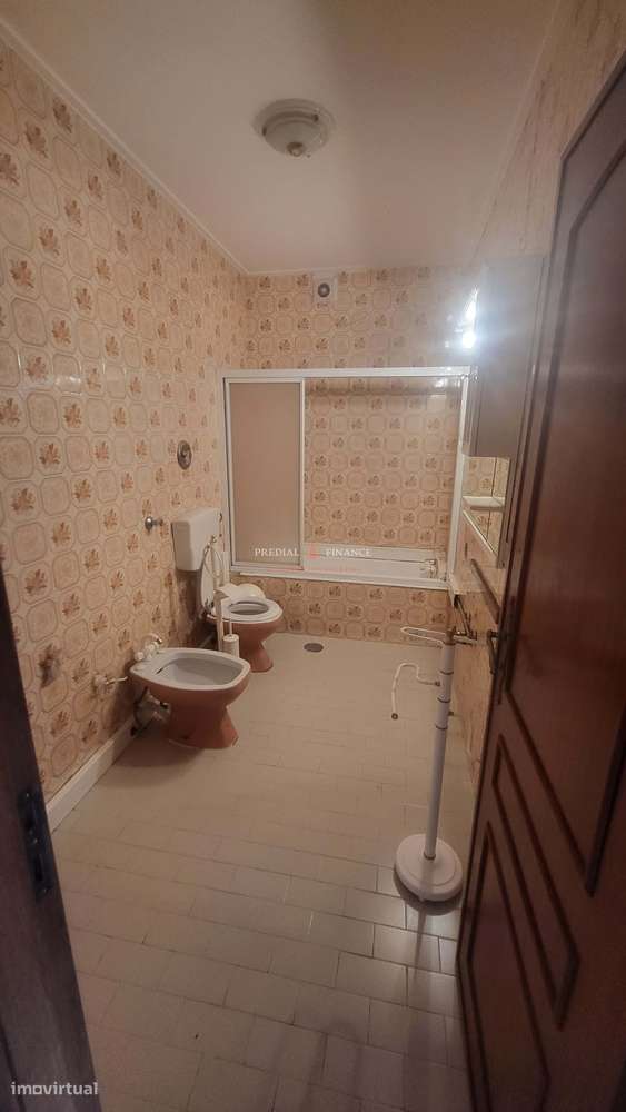 T2+1 Luminoso com Garagem Ampla em Ramalde – Zona em Valorização-11