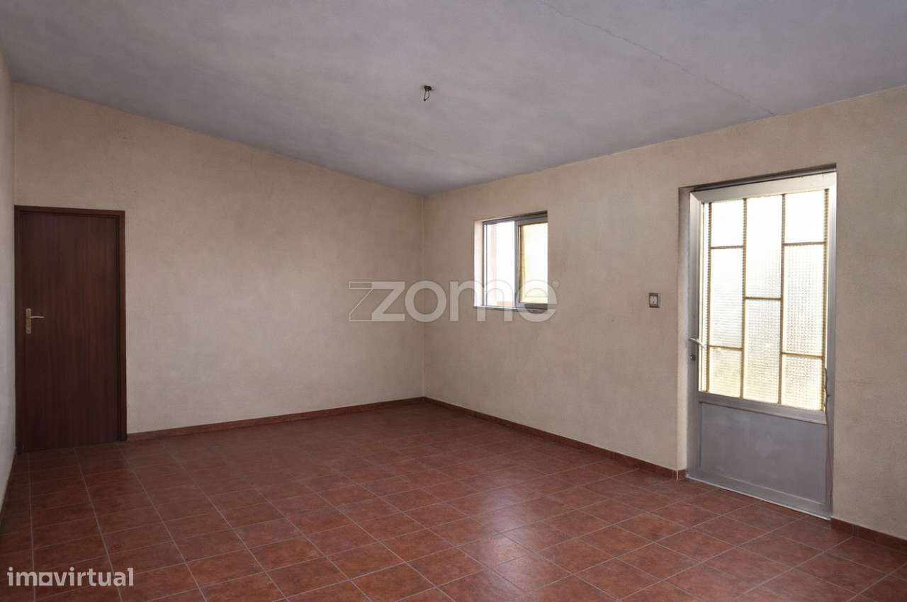 Propriedade de Grande Dimensão com Habitação e Área Industrial-24