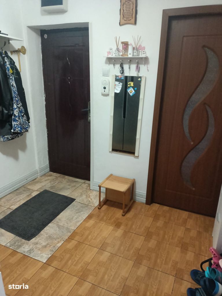 Apartament 3 camere, etajul 2, zona Spital.