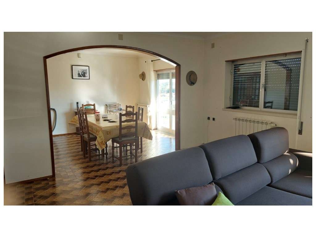 Moradia T3+3 individual no Lameiro - Carvide-14