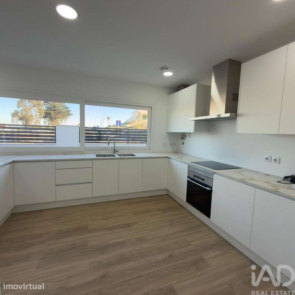 Casa / Villa T3 em Rio de Mouro de 265,00 m2 - Grande imagem: 4/30